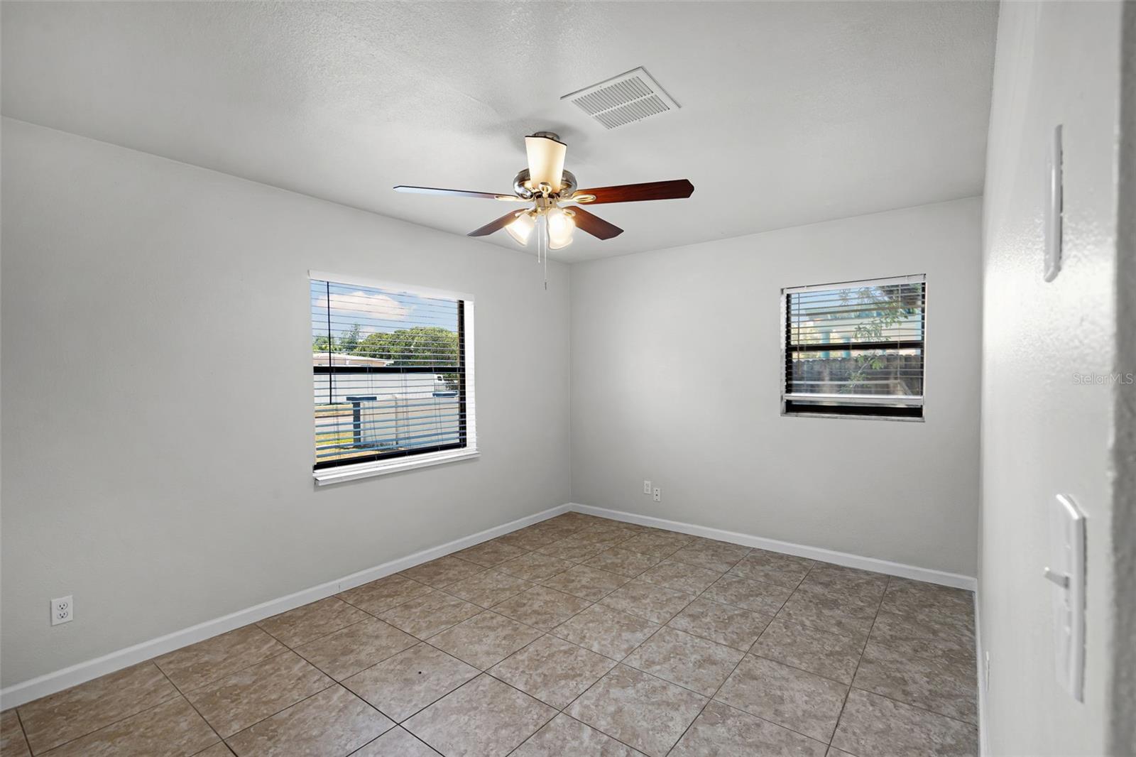 Image 20 of 35 For 1916 Colton Drive
