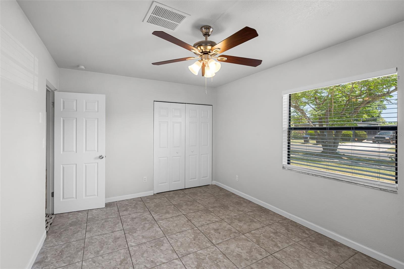 Image 22 of 35 For 1916 Colton Drive