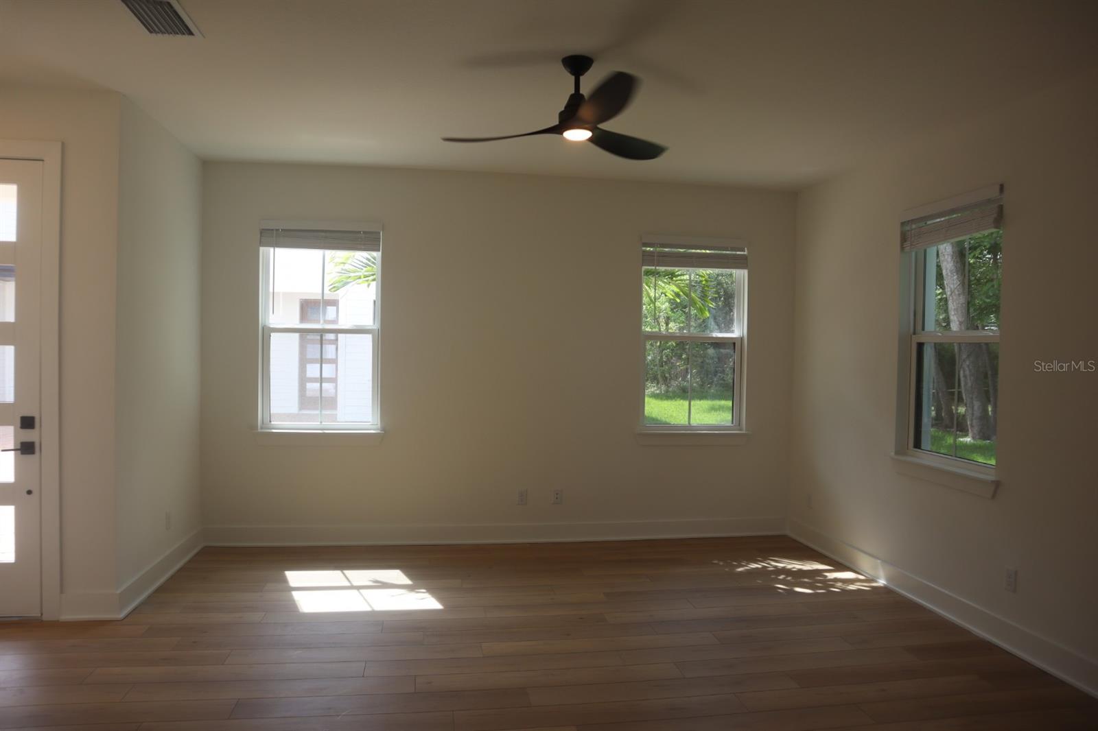 Image 5 of 31 For 1319 Weber Street