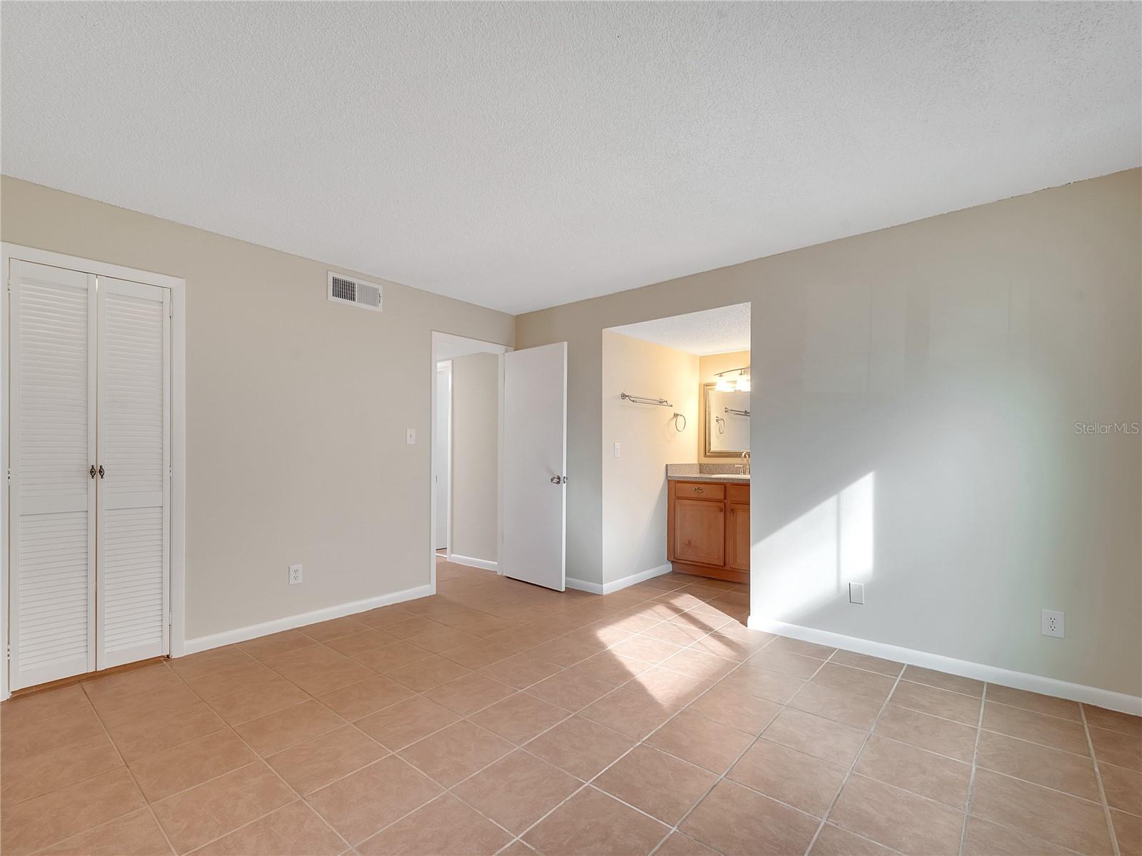 Image 39 of 53 For 200 Saint Andrews Boulevard 2306