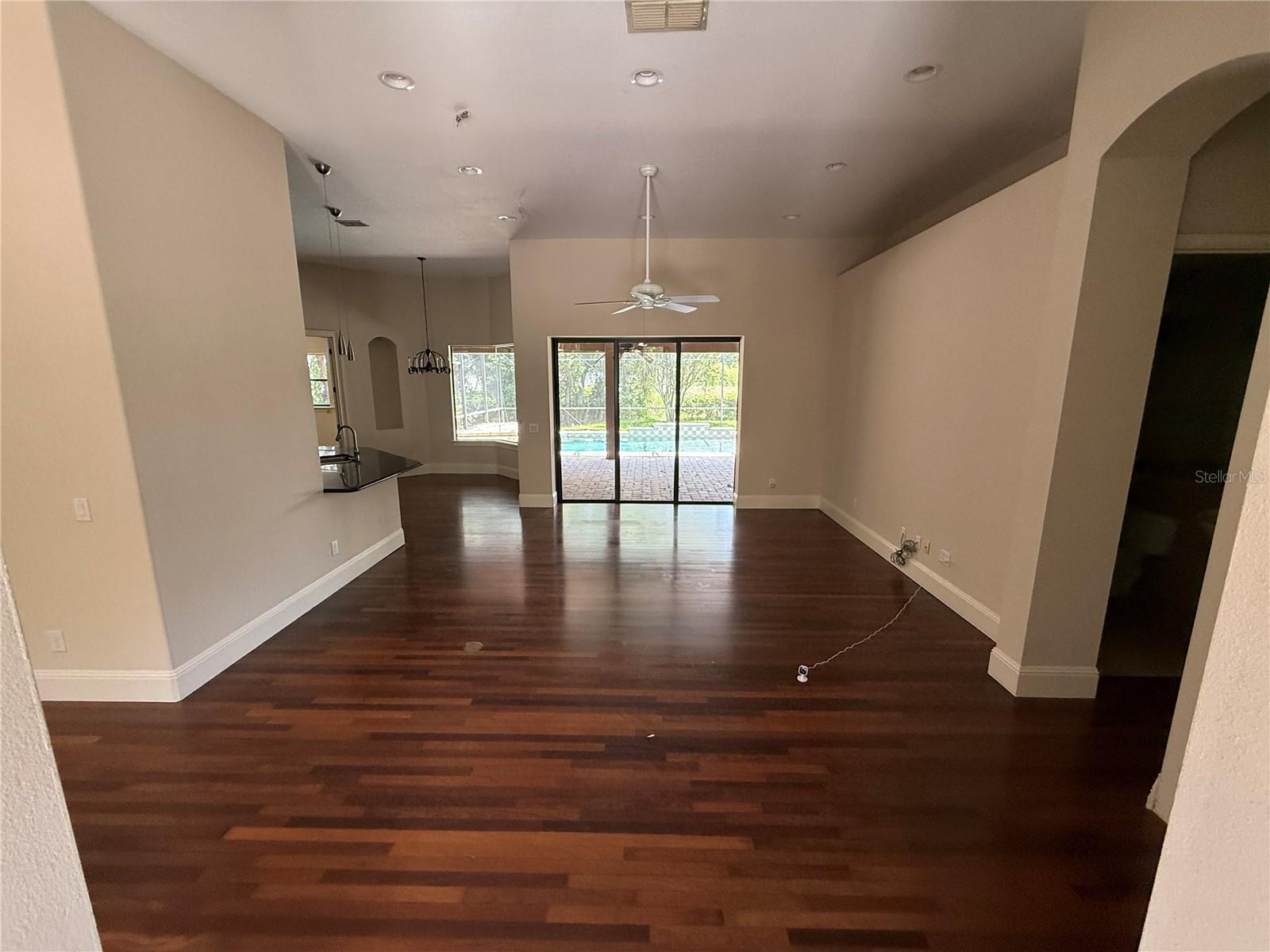 Listing photo id 8 for 708 Palenci Court