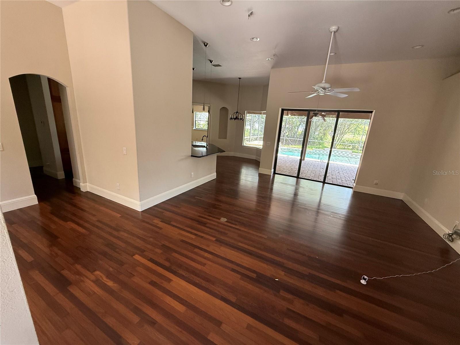 Listing photo id 9 for 708 Palenci Court