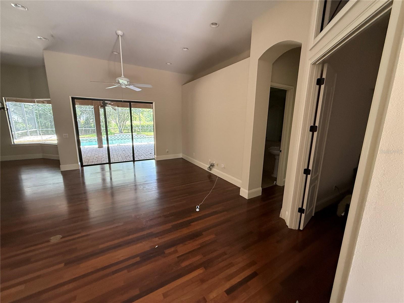 Listing photo id 10 for 708 Palenci Court