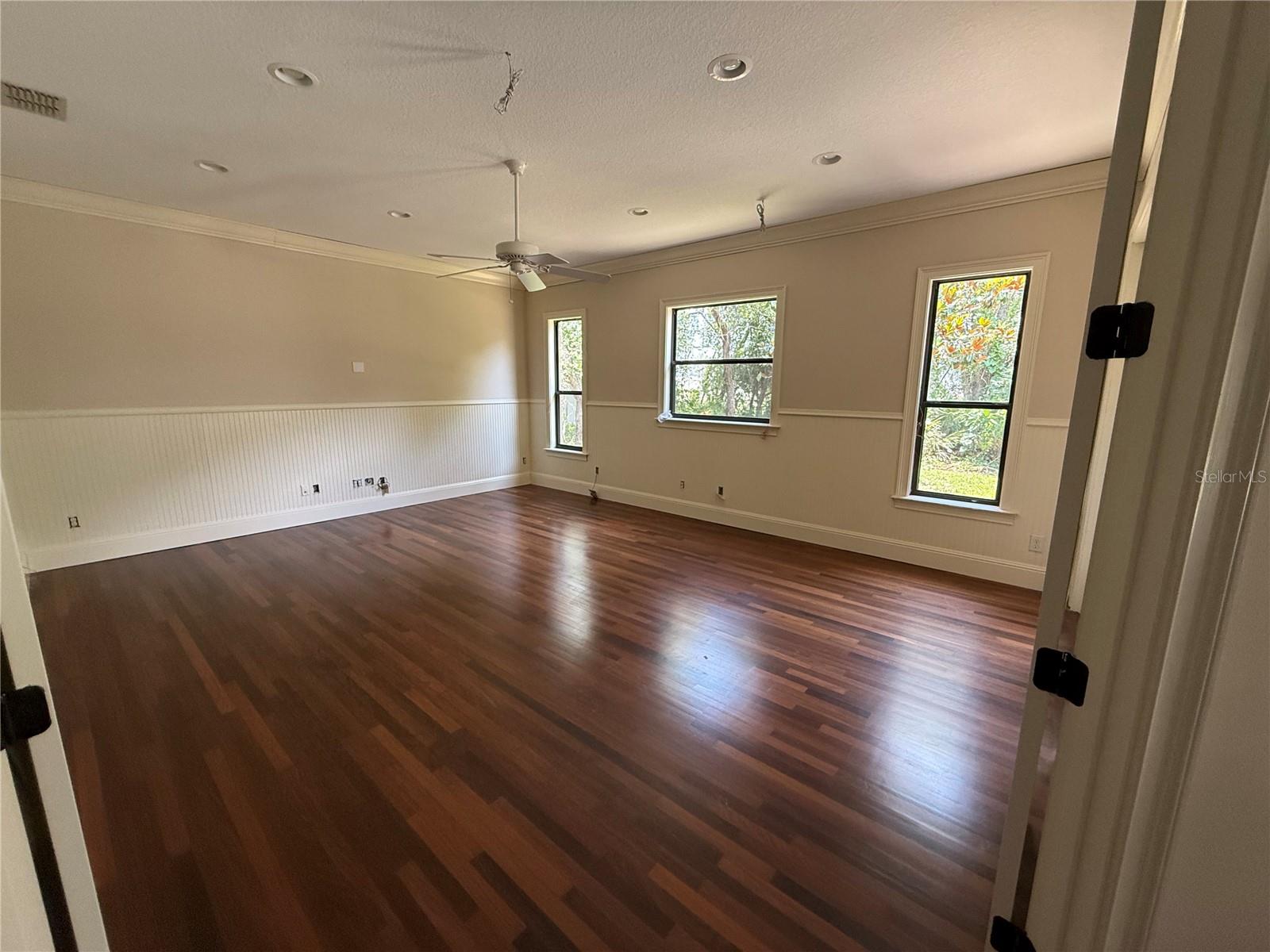 Listing photo id 12 for 708 Palenci Court