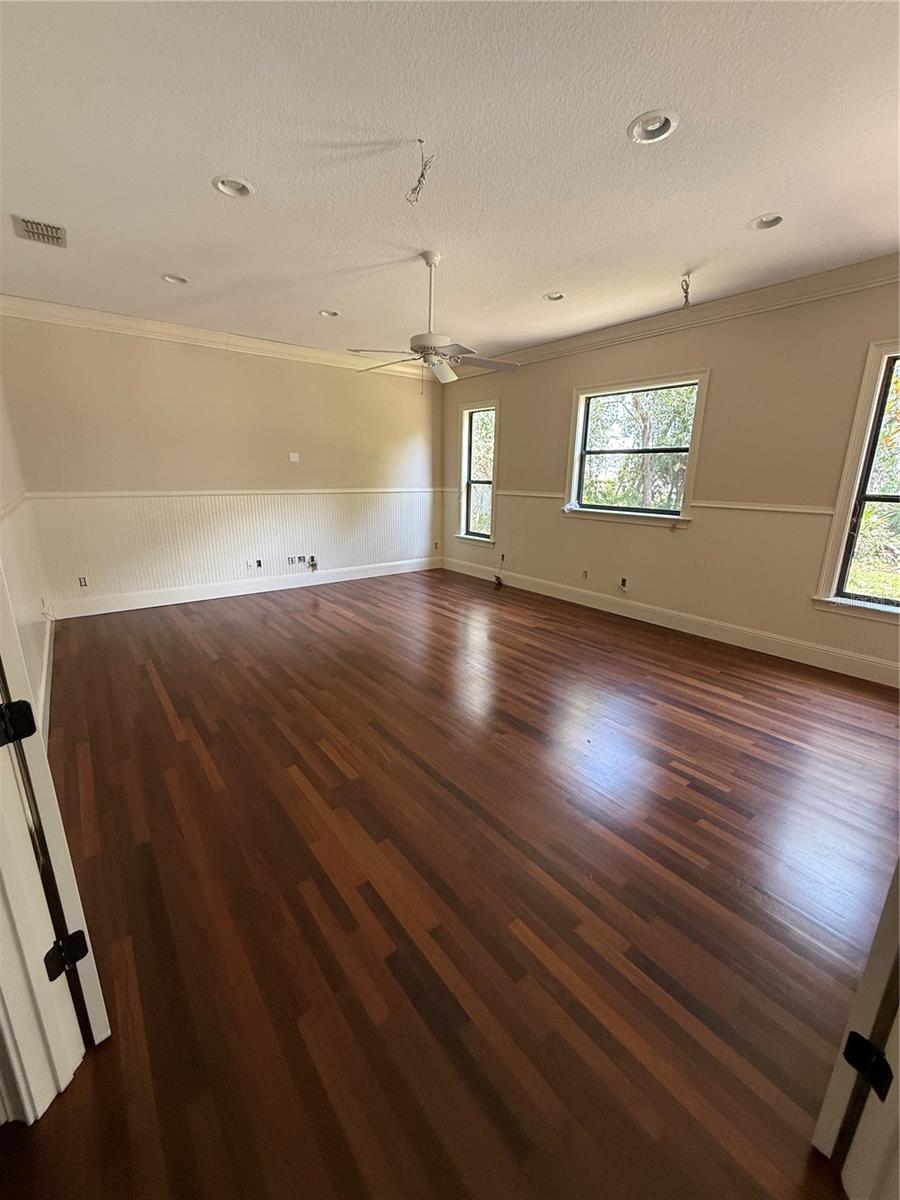 Listing photo id 13 for 708 Palenci Court