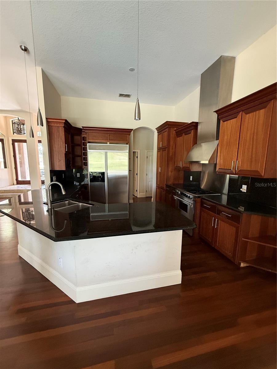 Listing photo id 15 for 708 Palenci Court