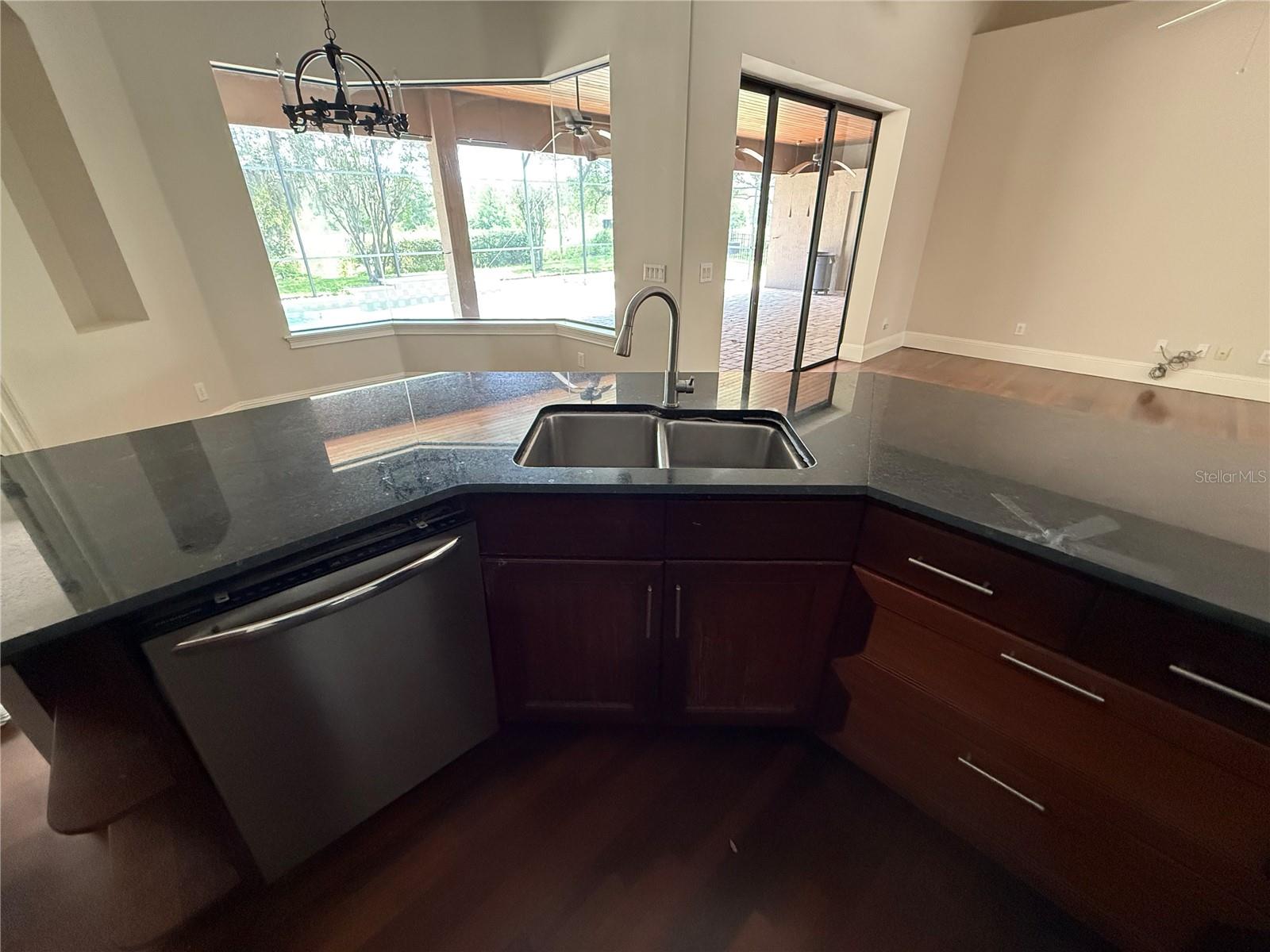 Listing photo id 16 for 708 Palenci Court