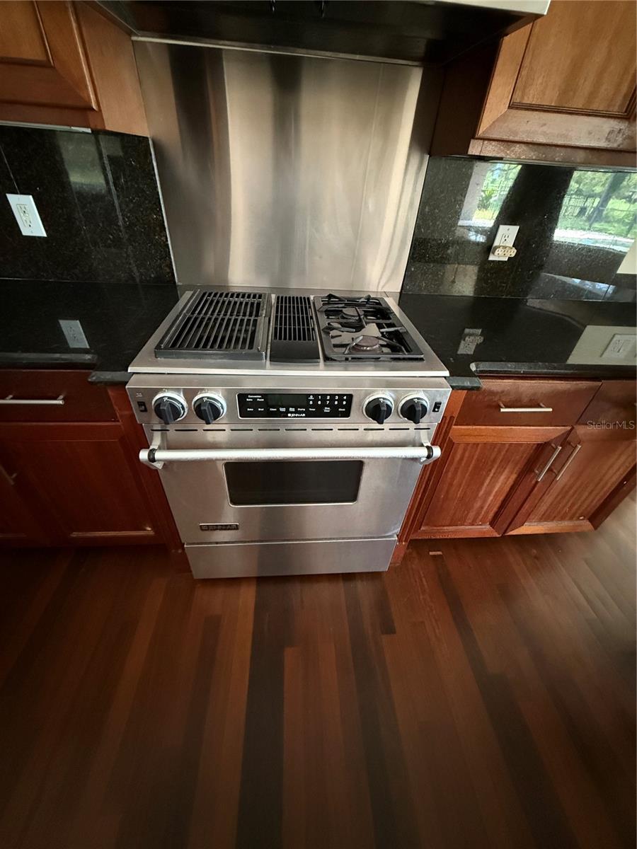 Listing photo id 18 for 708 Palenci Court