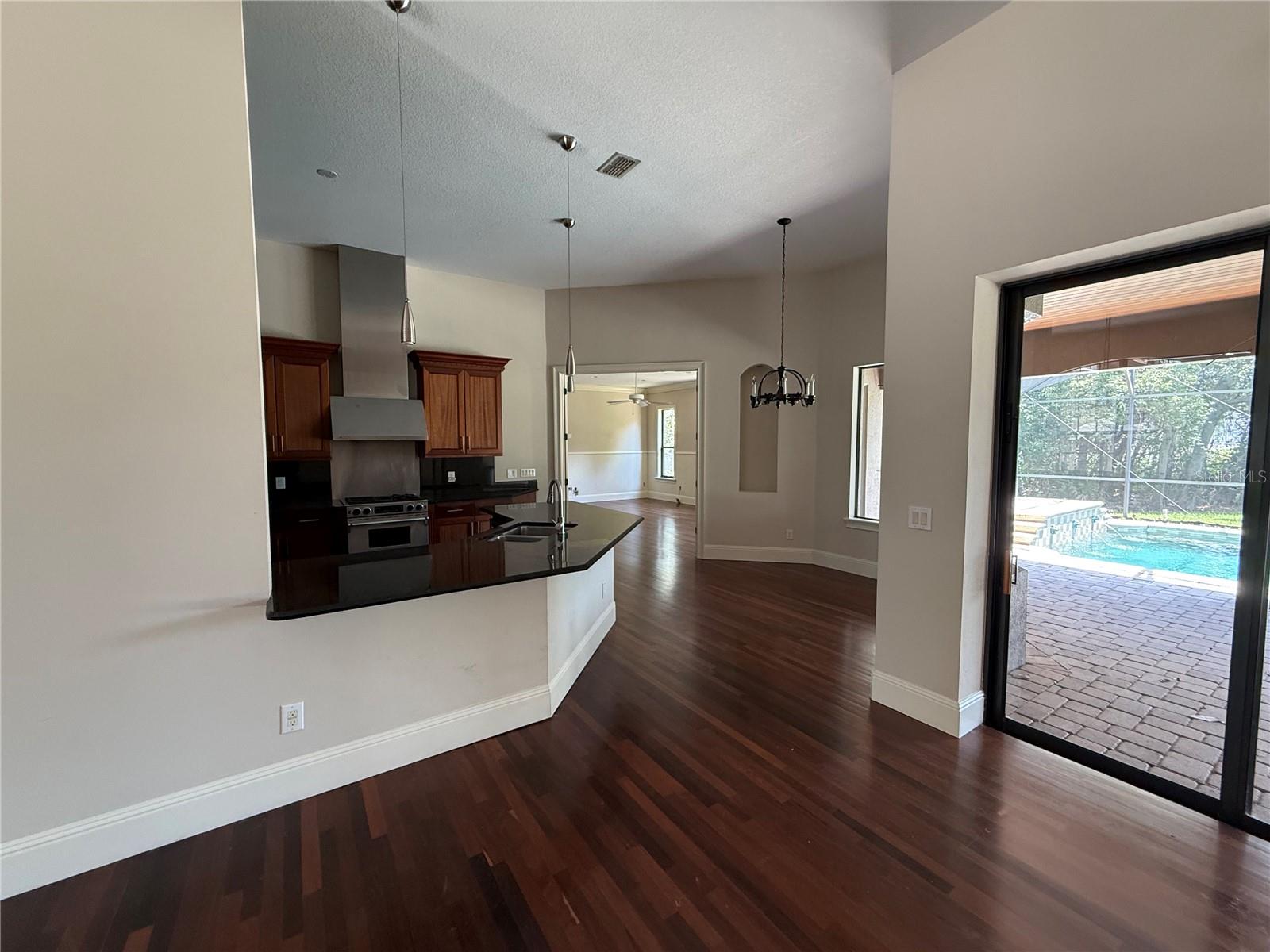 Listing photo id 19 for 708 Palenci Court