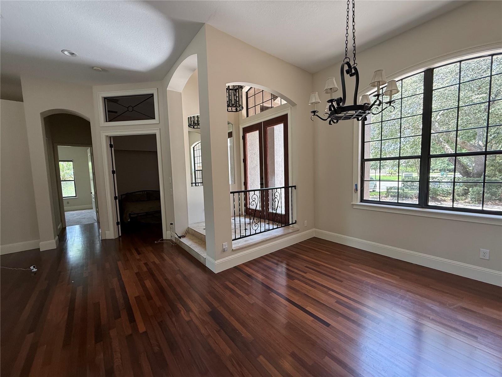 Listing photo id 2 for 708 Palenci Court