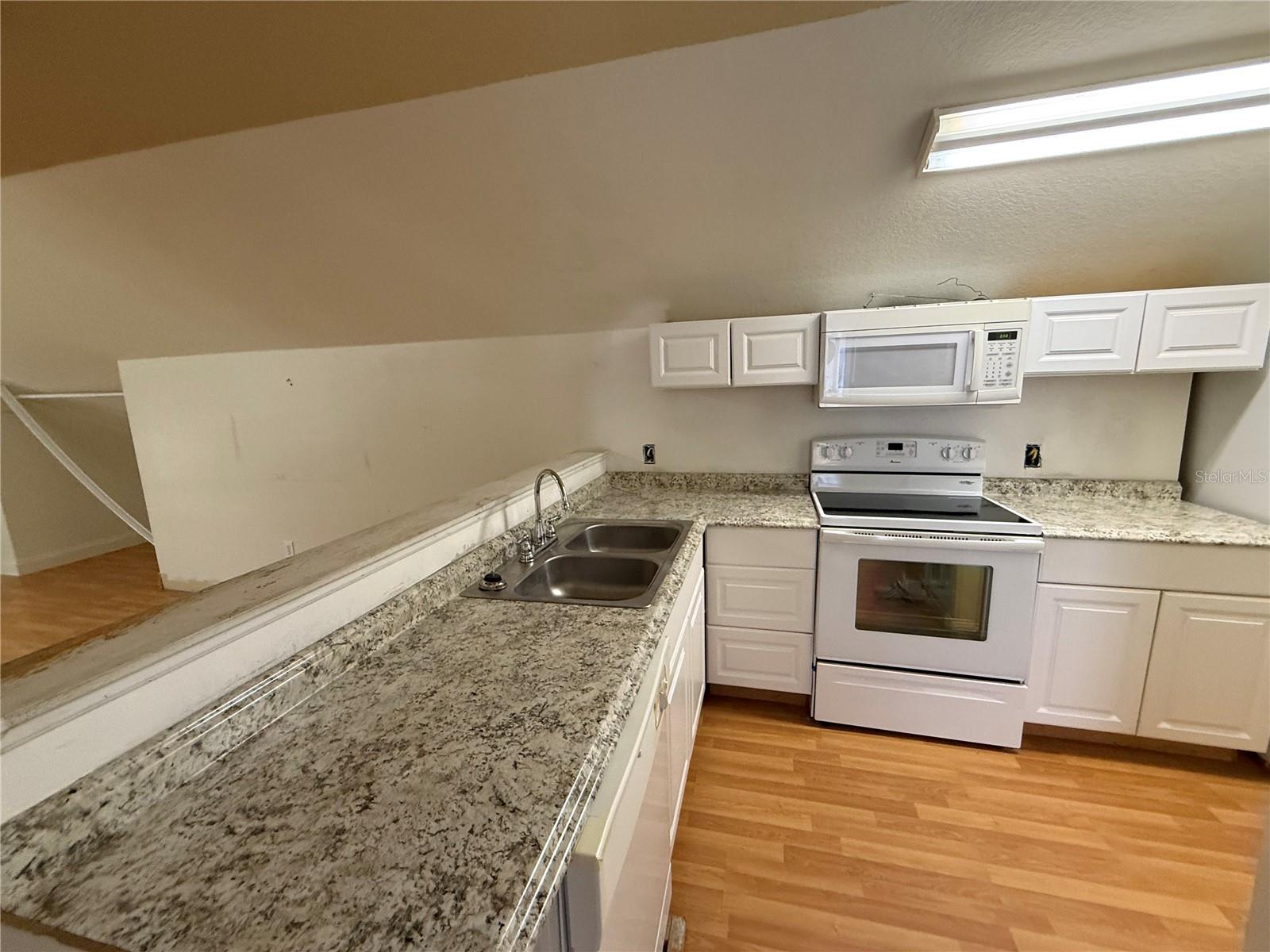 Listing photo id 38 for 708 Palenci Court