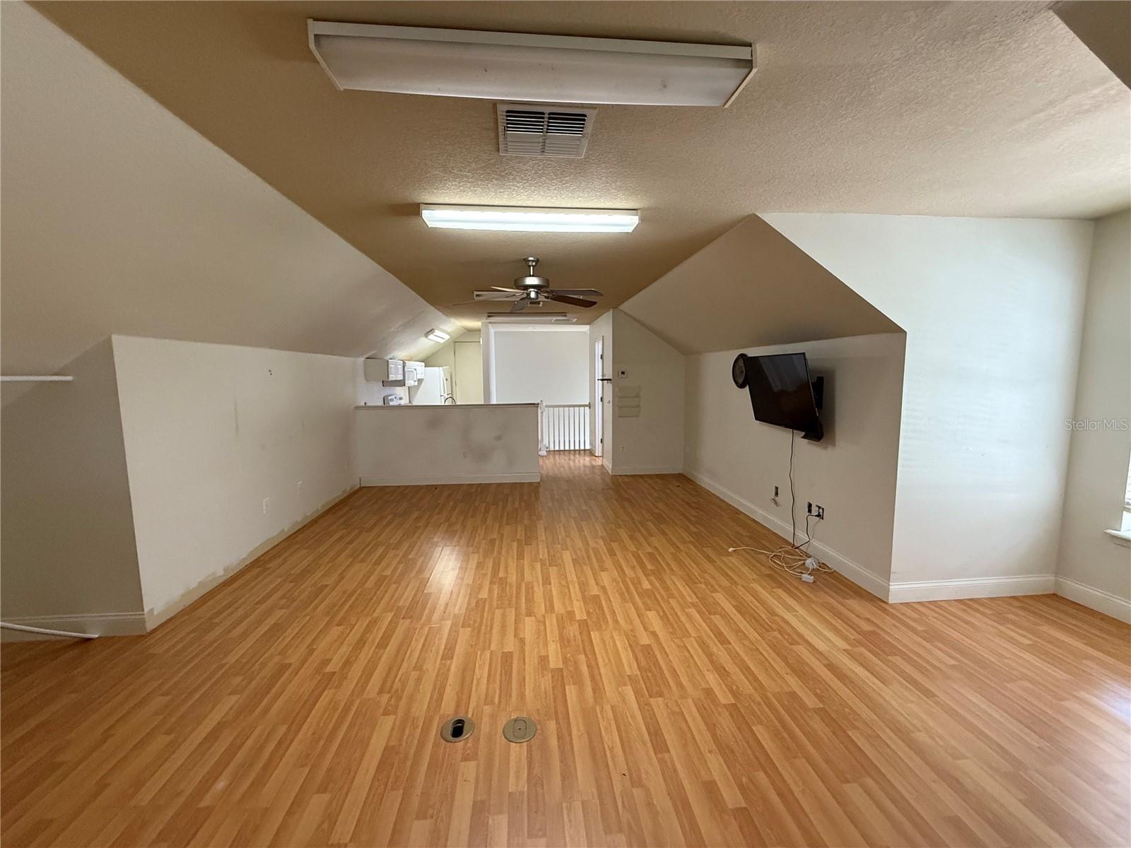 Listing photo id 39 for 708 Palenci Court