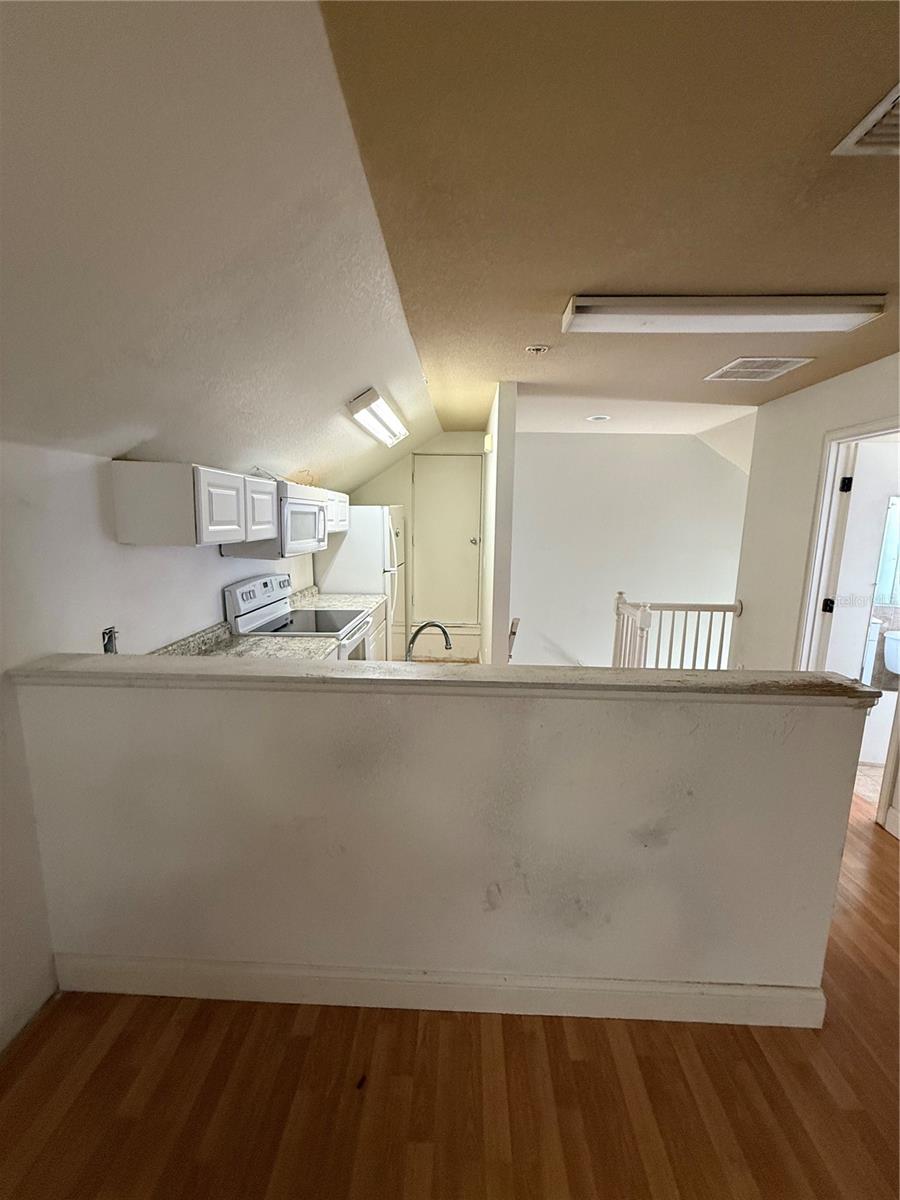 Listing photo id 40 for 708 Palenci Court