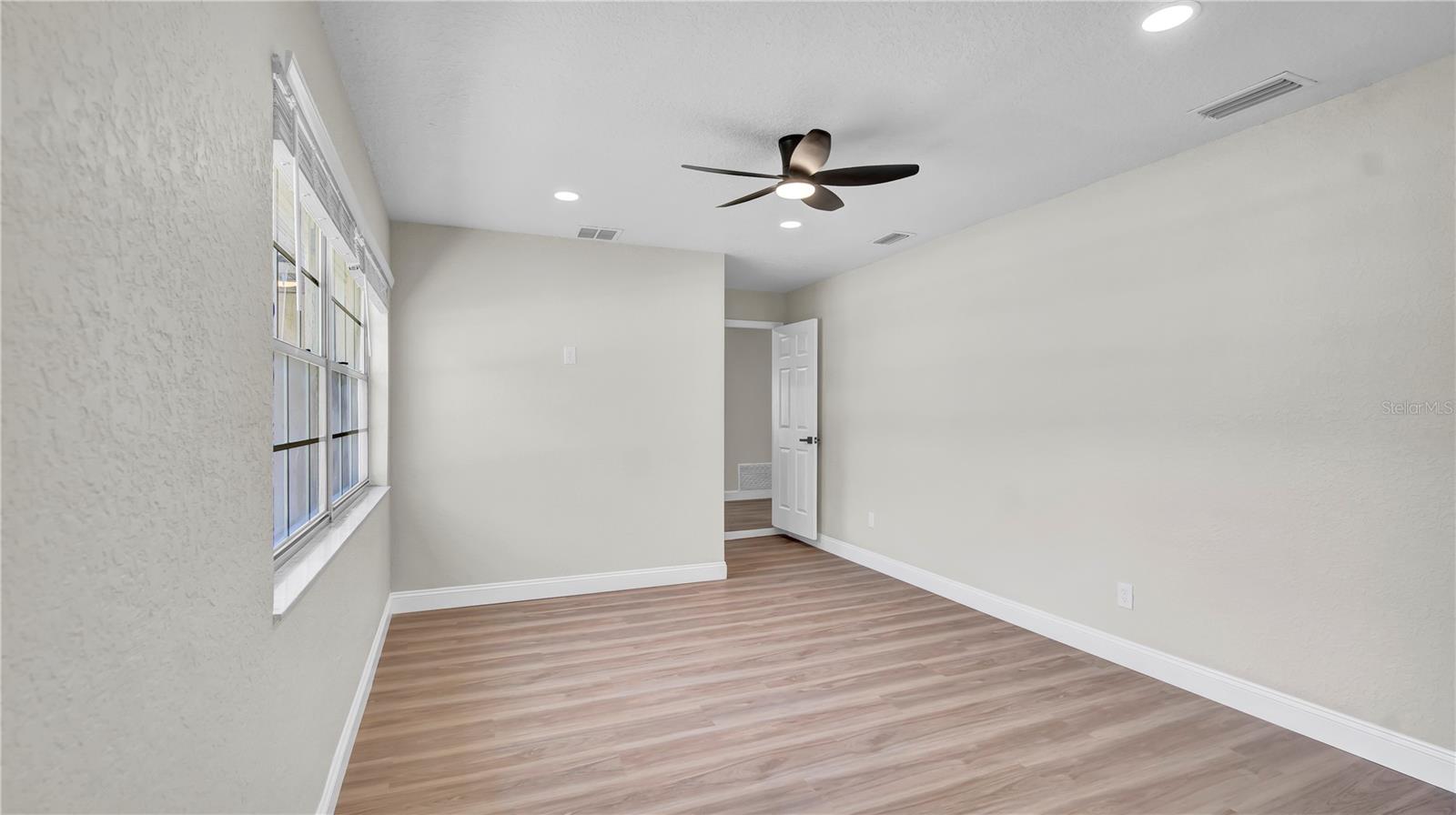 Image 9 of 28 For 1458 Heather Way