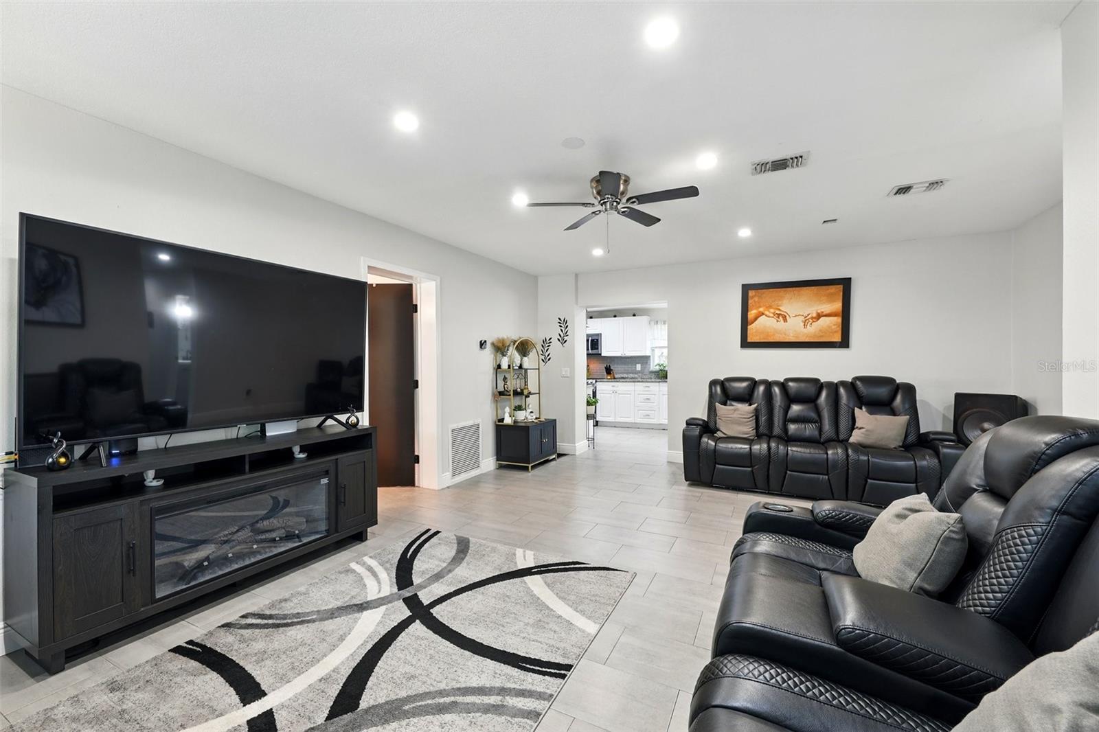 Image 4 of 24 For 810 Little Wekiwa Drive