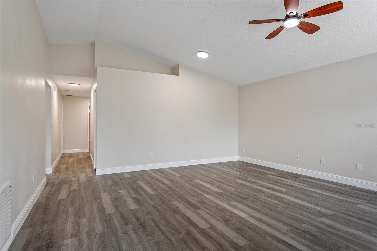 Image 3 of 15 For 689 Palmera Street
