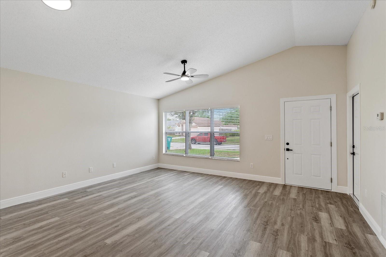 Image 4 of 15 For 689 Palmera Street