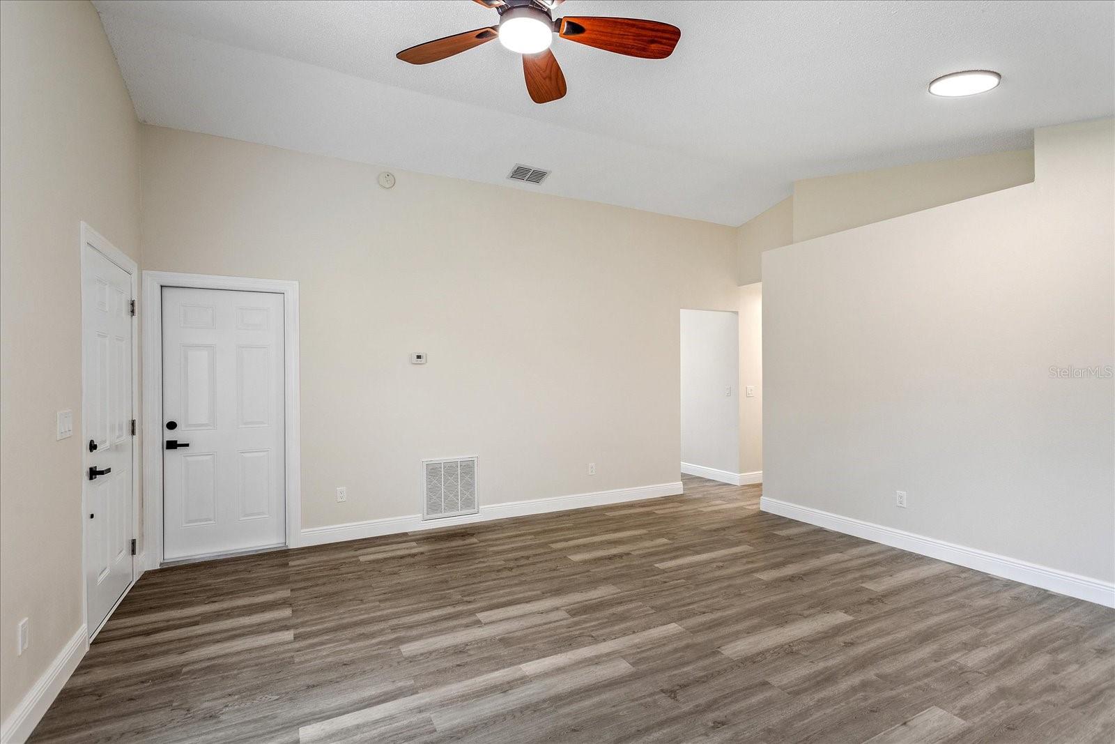 Image 5 of 15 For 689 Palmera Street