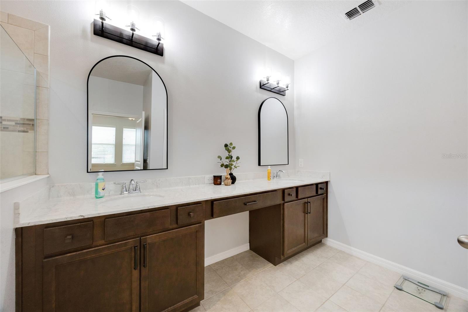 Image 29 of 37 For 5438 Carrara Court