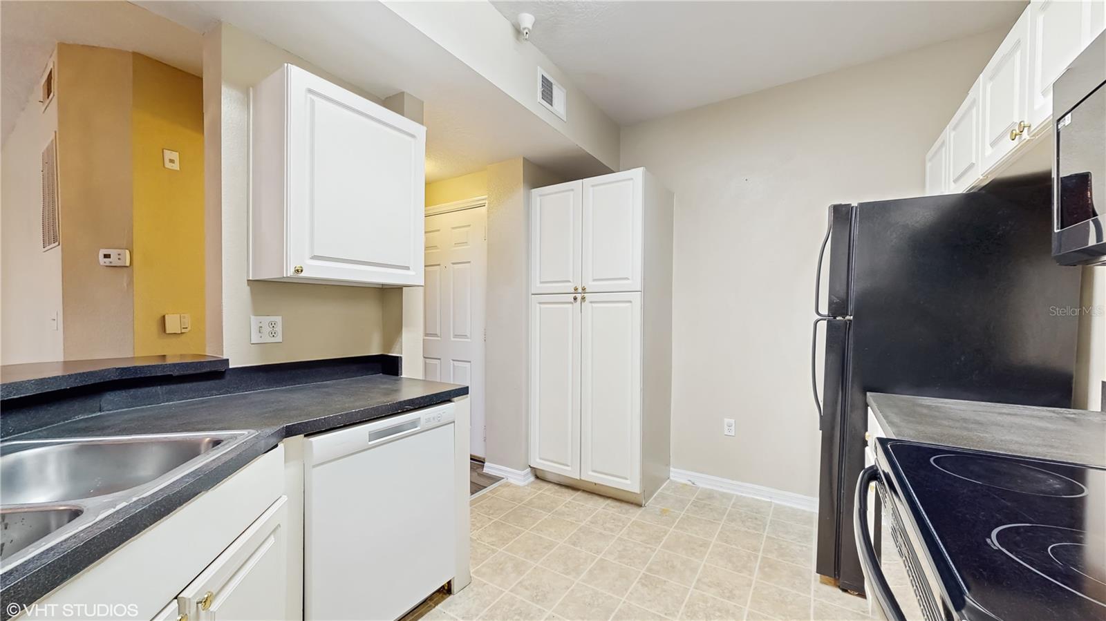 Image 10 of 25 For 5512 Metrowest Boulevard 203