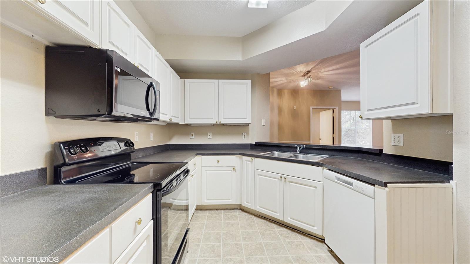 Image 11 of 25 For 5512 Metrowest Boulevard 203