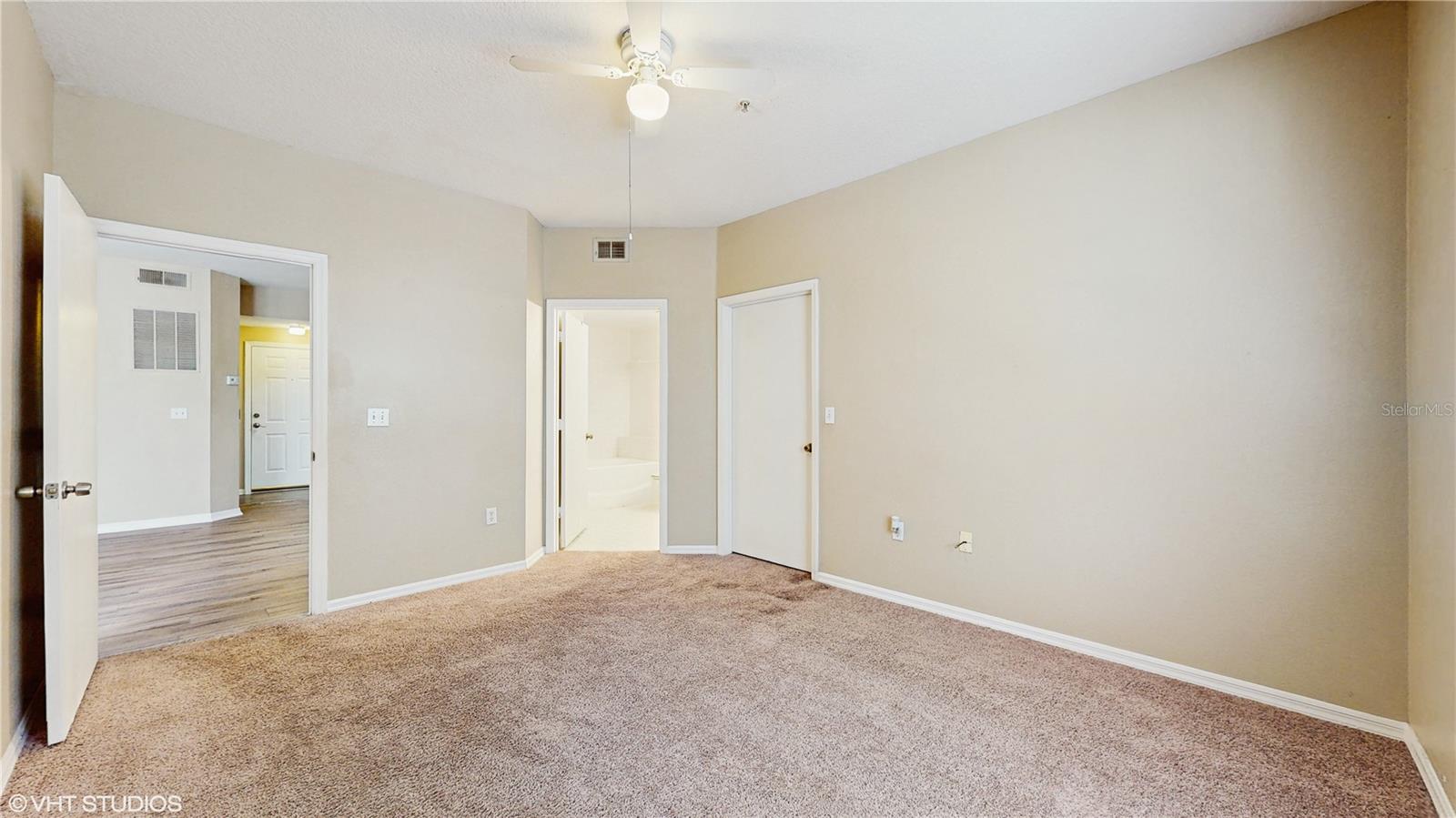 Image 13 of 25 For 5512 Metrowest Boulevard 203