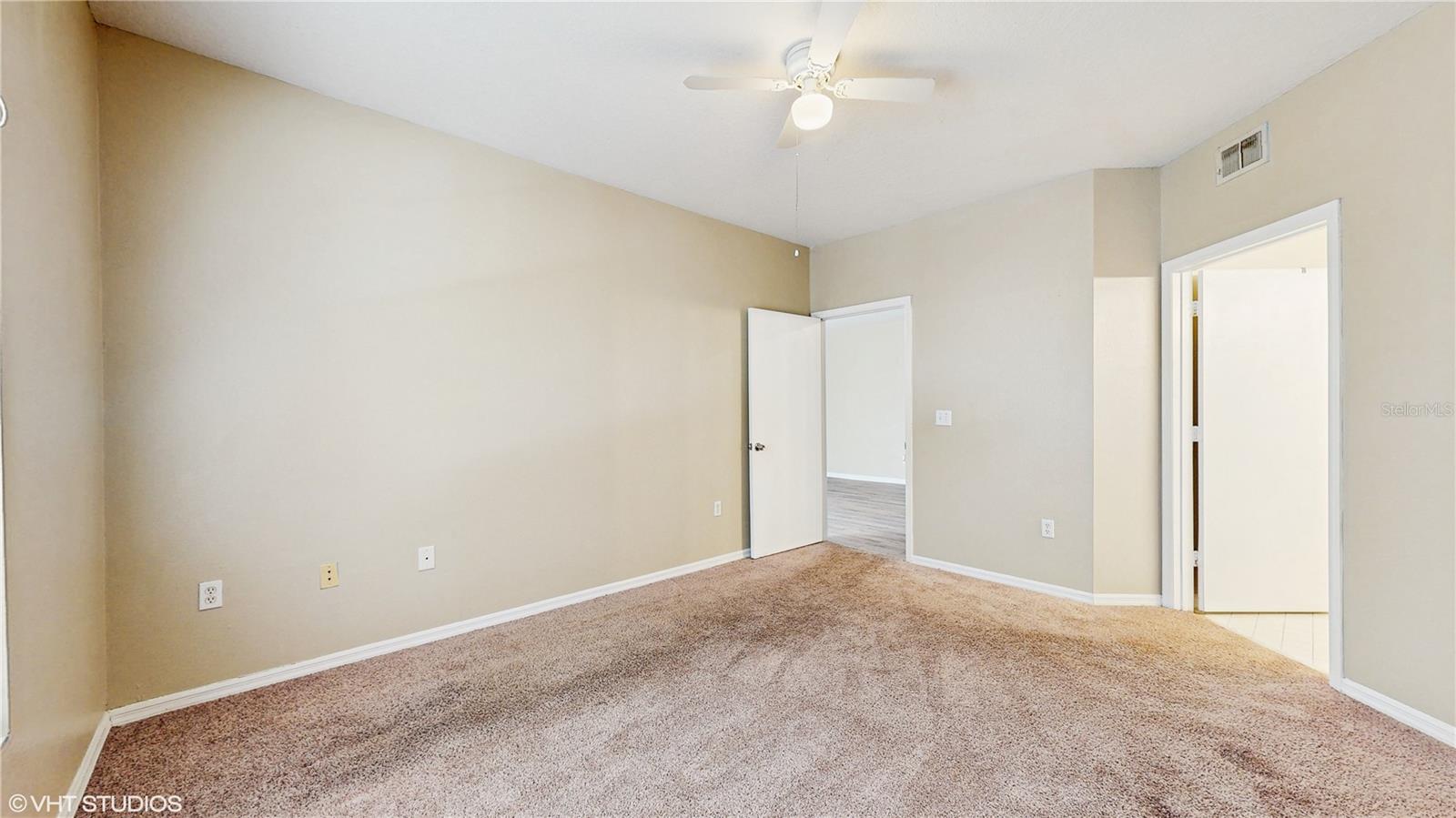 Image 14 of 25 For 5512 Metrowest Boulevard 203