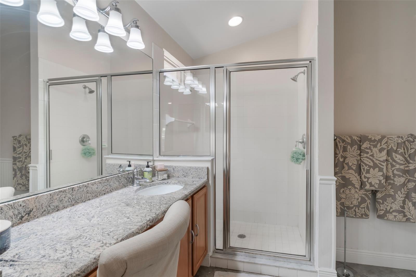 Image 19 of 42 For 17410 Woodfair Drive
