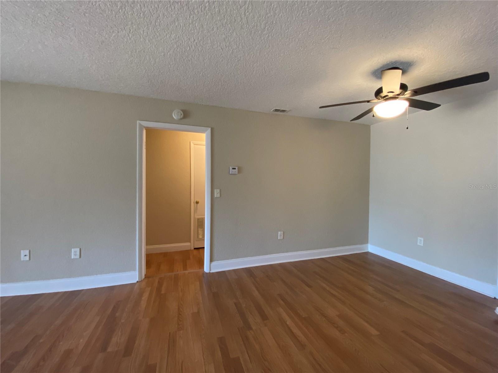 Image 4 of 14 For 412 Banyon Tree Circle 202
