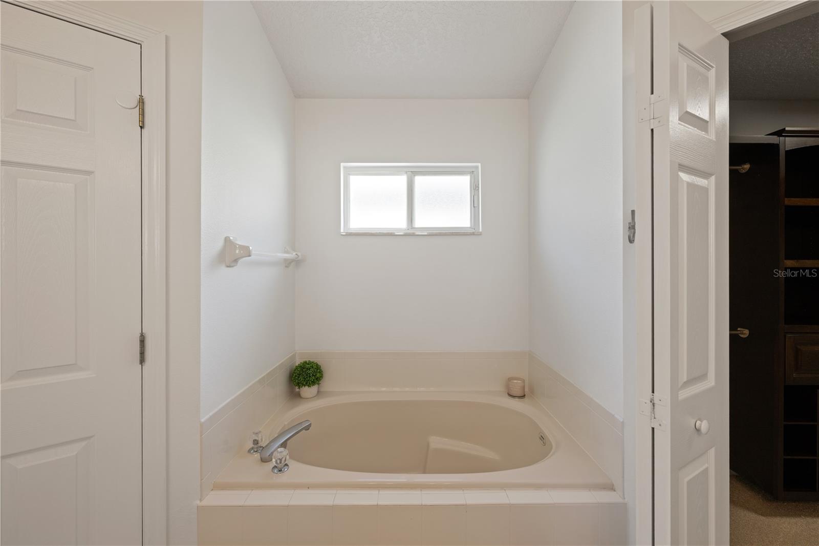 Image 17 of 37 For 1438 Portmoor Way