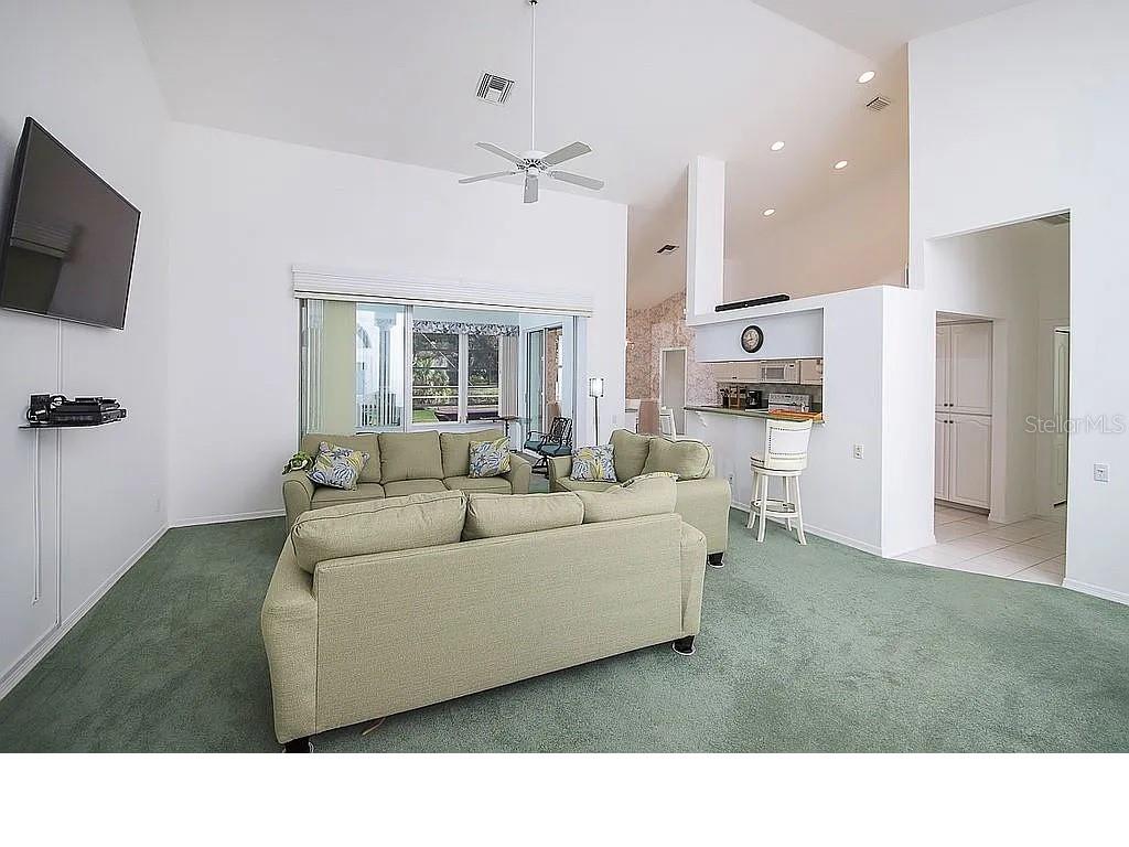 Image 11 of 25 For 470 Bermuda Isles Circle