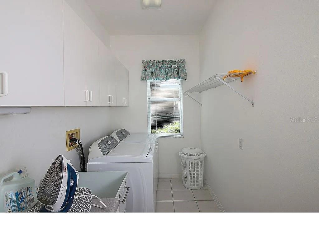 Image 18 of 25 For 470 Bermuda Isles Circle