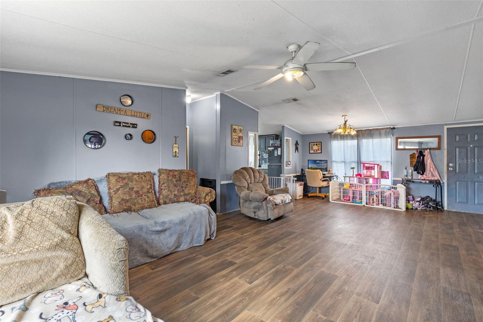 Image 6 of 17 For 3870 47 Street