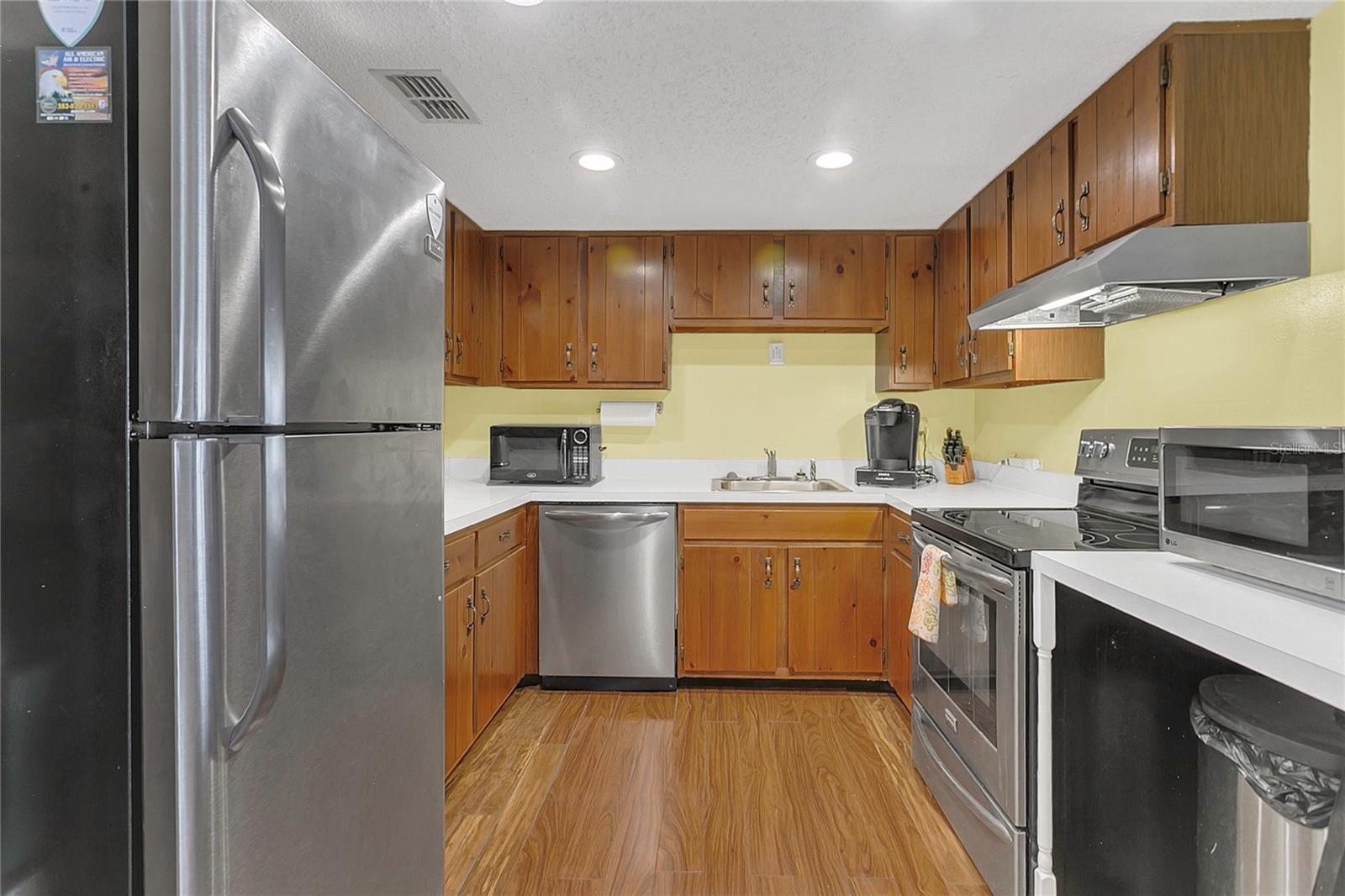 Image 16 of 32 For 516 Bahia Circle B