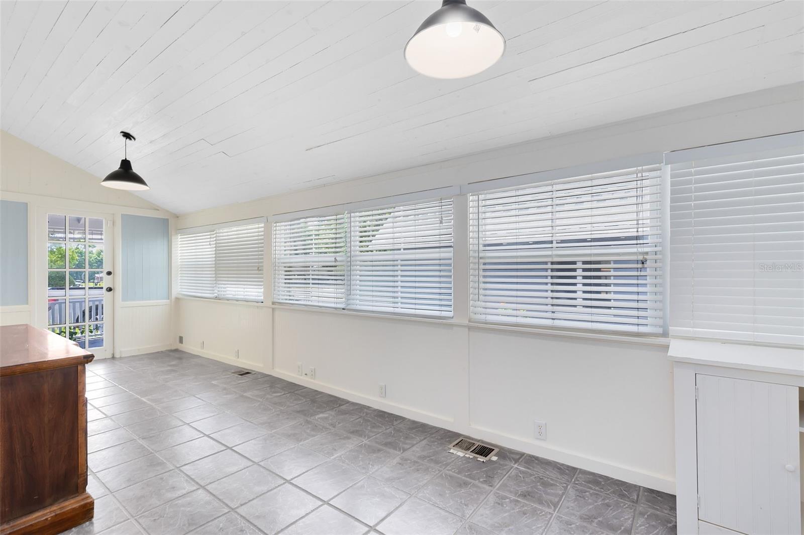 Image 19 of 36 For 6971 Earlwood Avenue
