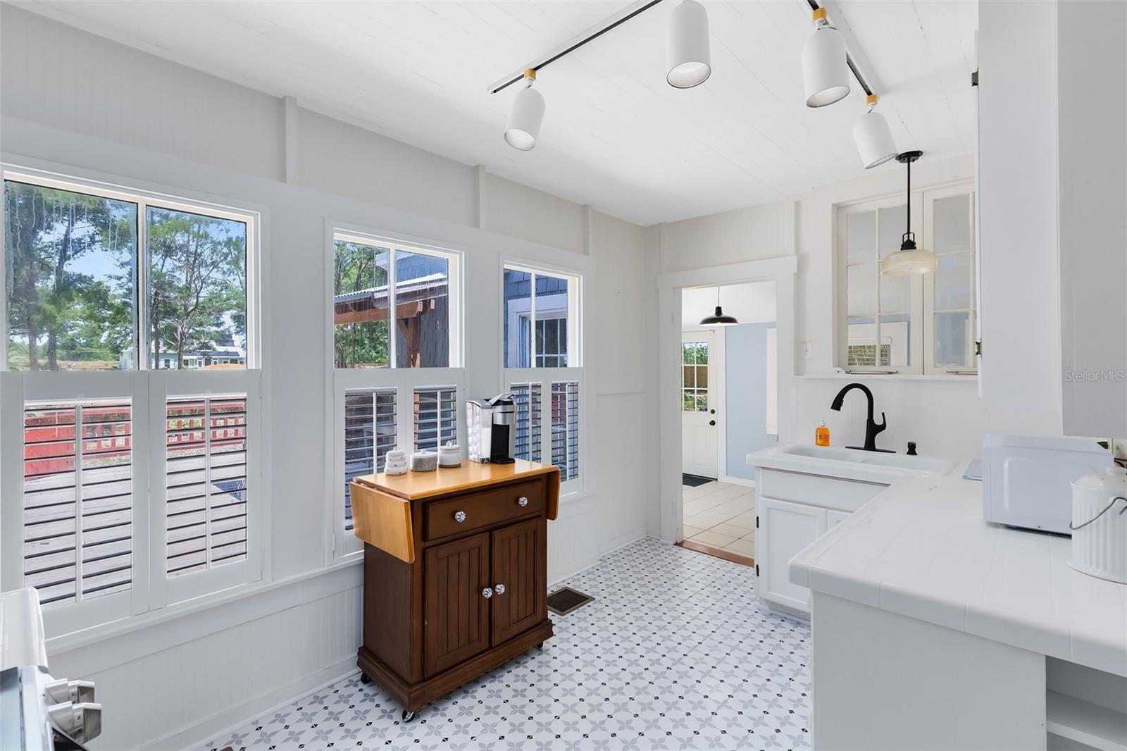 Image 9 of 36 For 6971 Earlwood Avenue