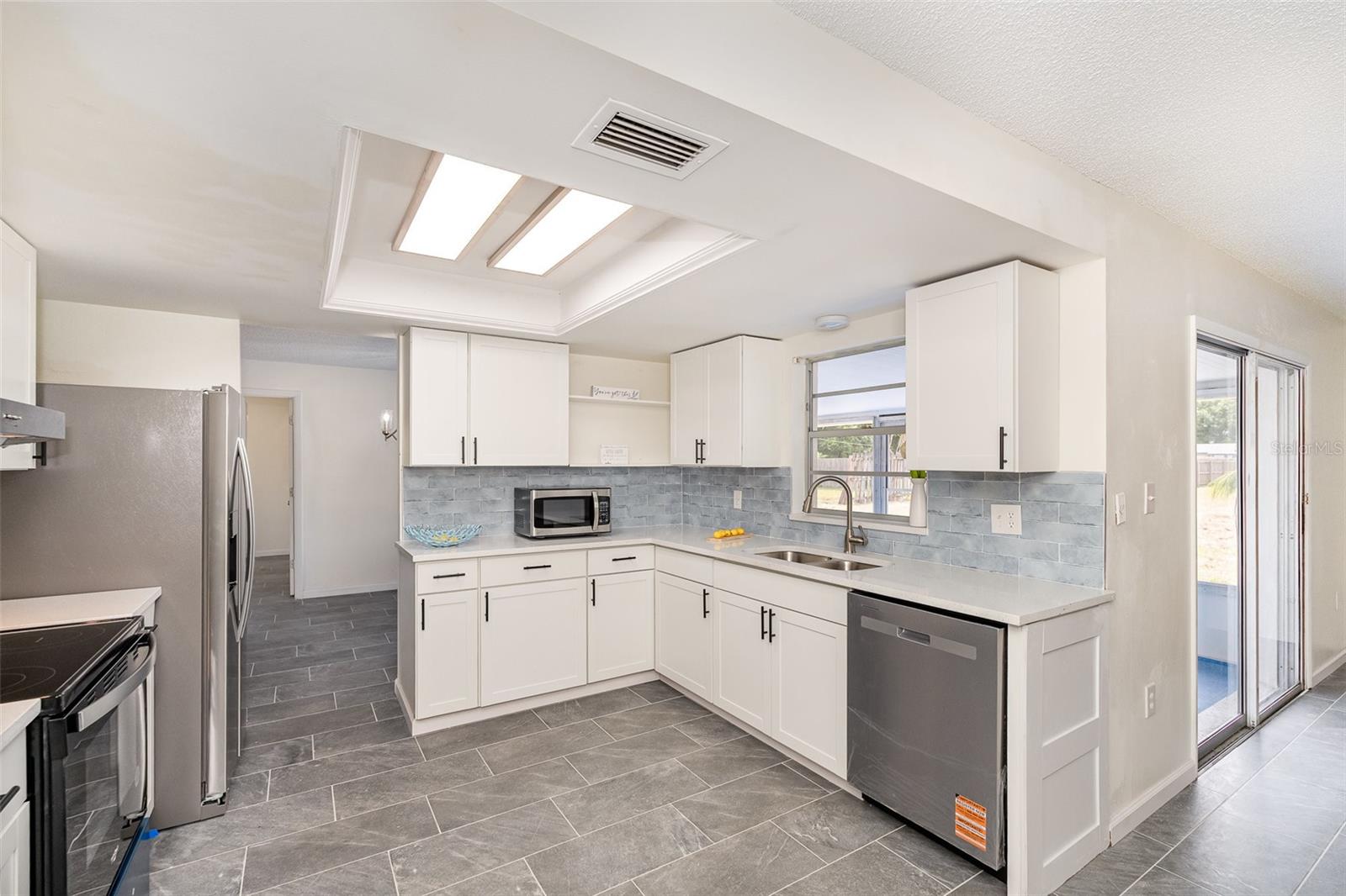 Image 11 of 34 For 790 Aragon Avenue Ne