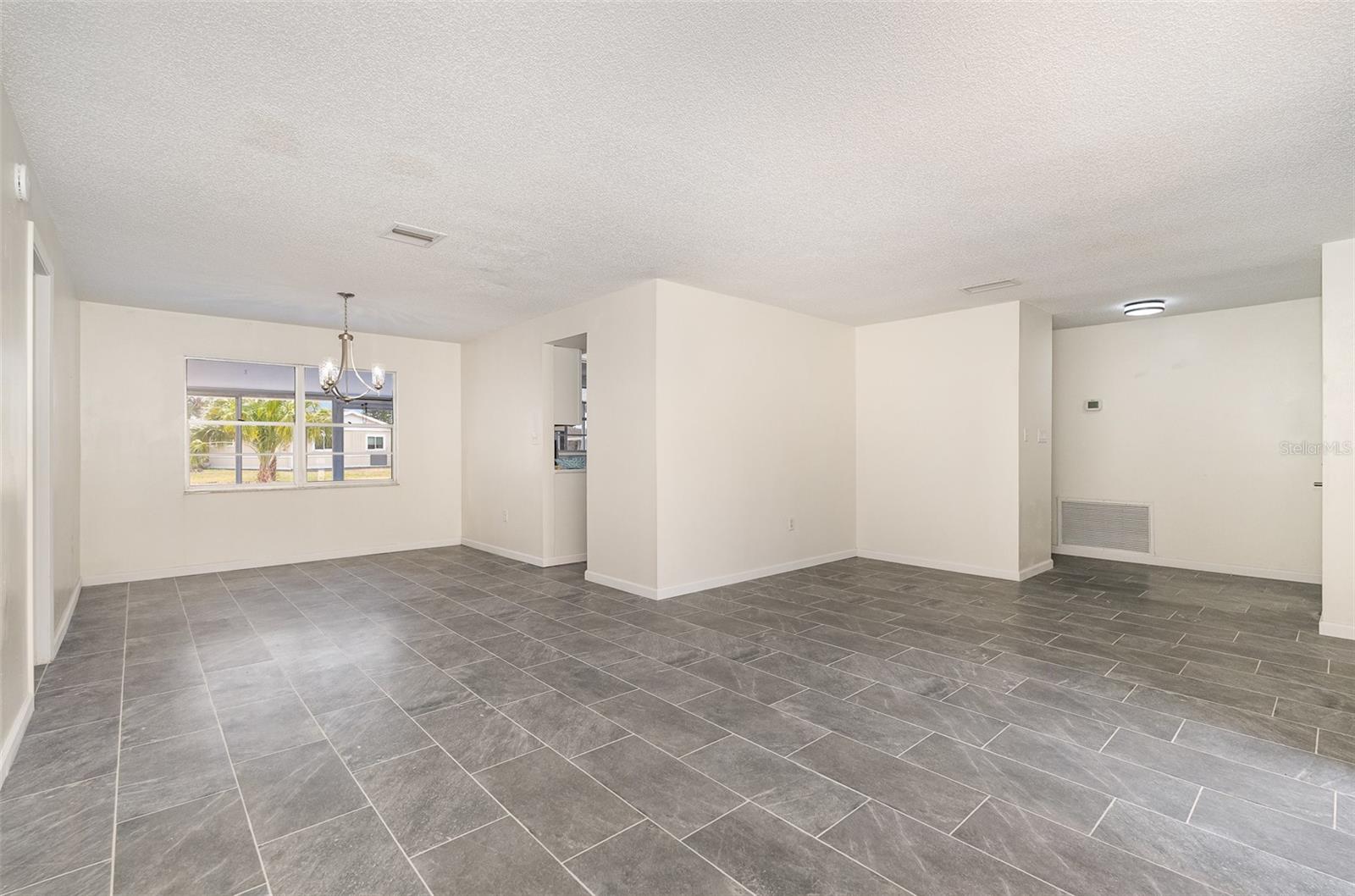 Image 4 of 34 For 790 Aragon Avenue Ne