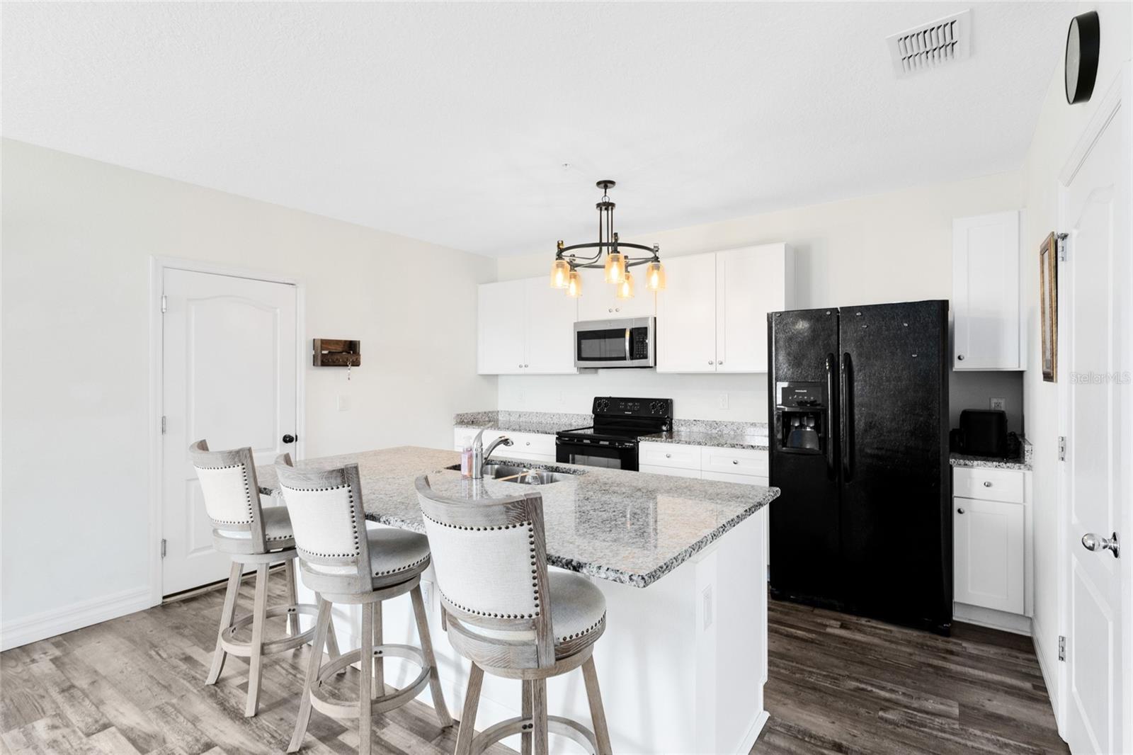 Image 7 of 29 For 4801 Apple Blossom Lane