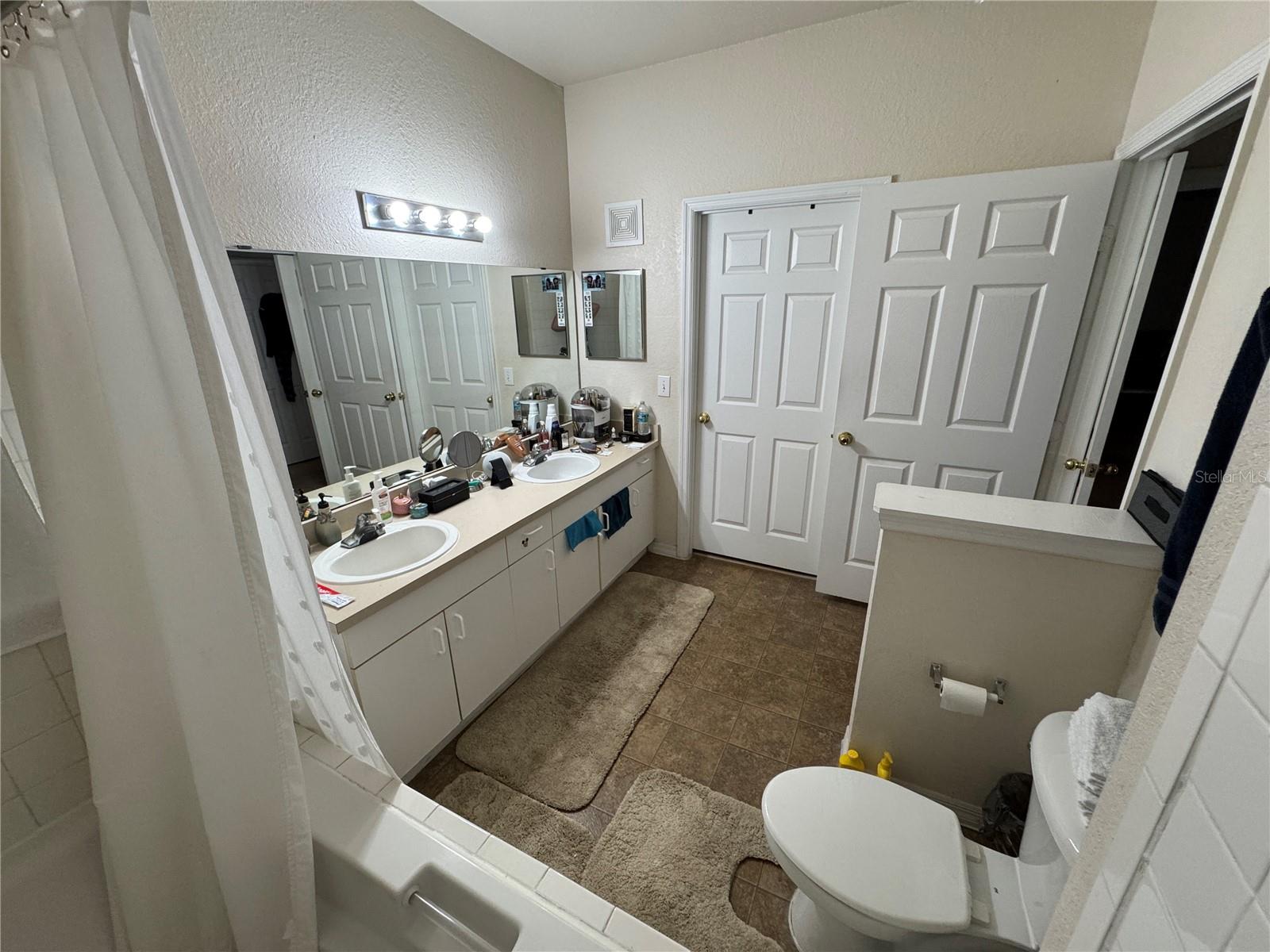 Image 15 of 27 For 3707 Conroy Road 1711