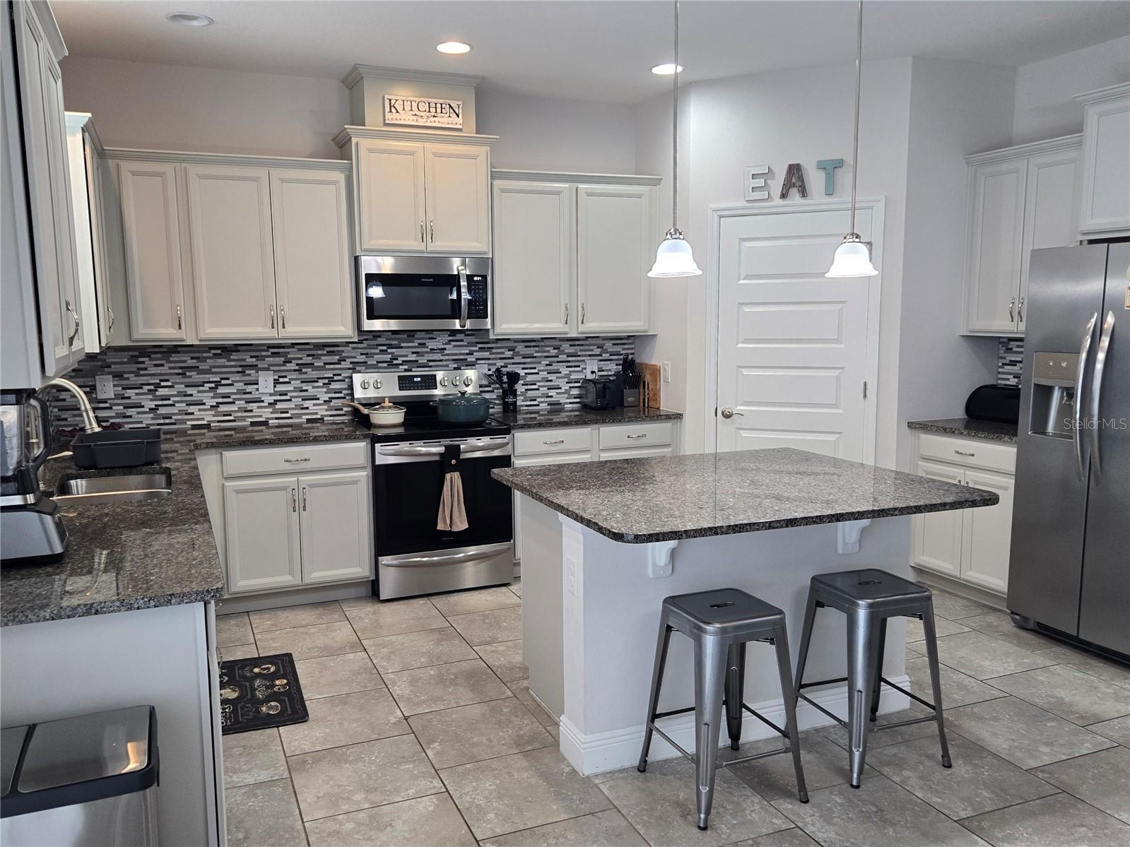 Image 10 of 54 For 16124 Azure Key Street