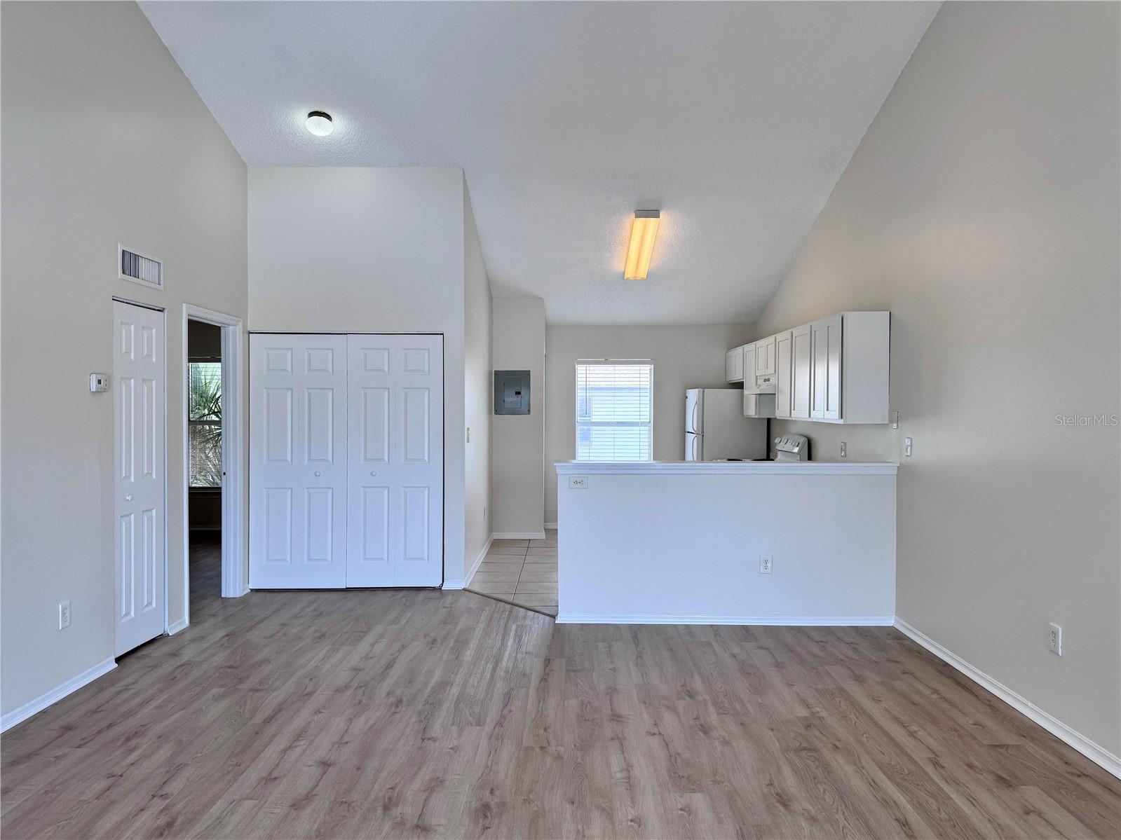 Image 4 of 18 For 3651 Goldenrod Road B207
