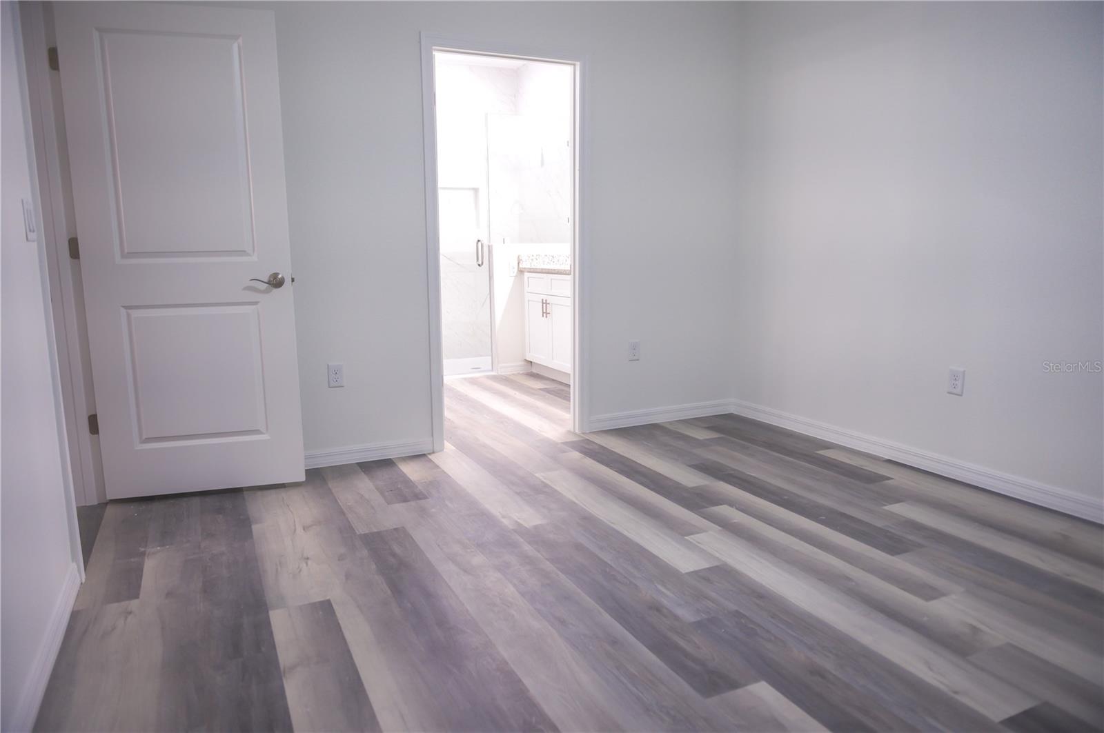 Image 4 of 6 For 2951 Yorkshire Place