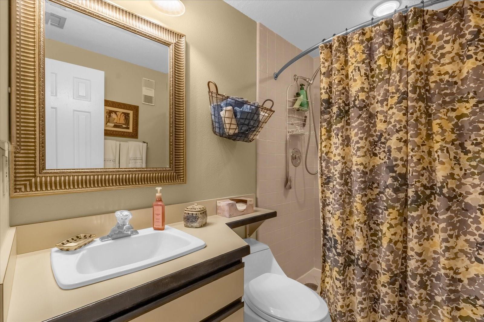 Image 21 of 38 For 401 Robinson Street 503