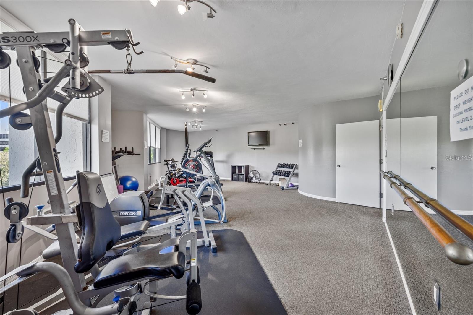Image 33 of 38 For 401 Robinson Street 503