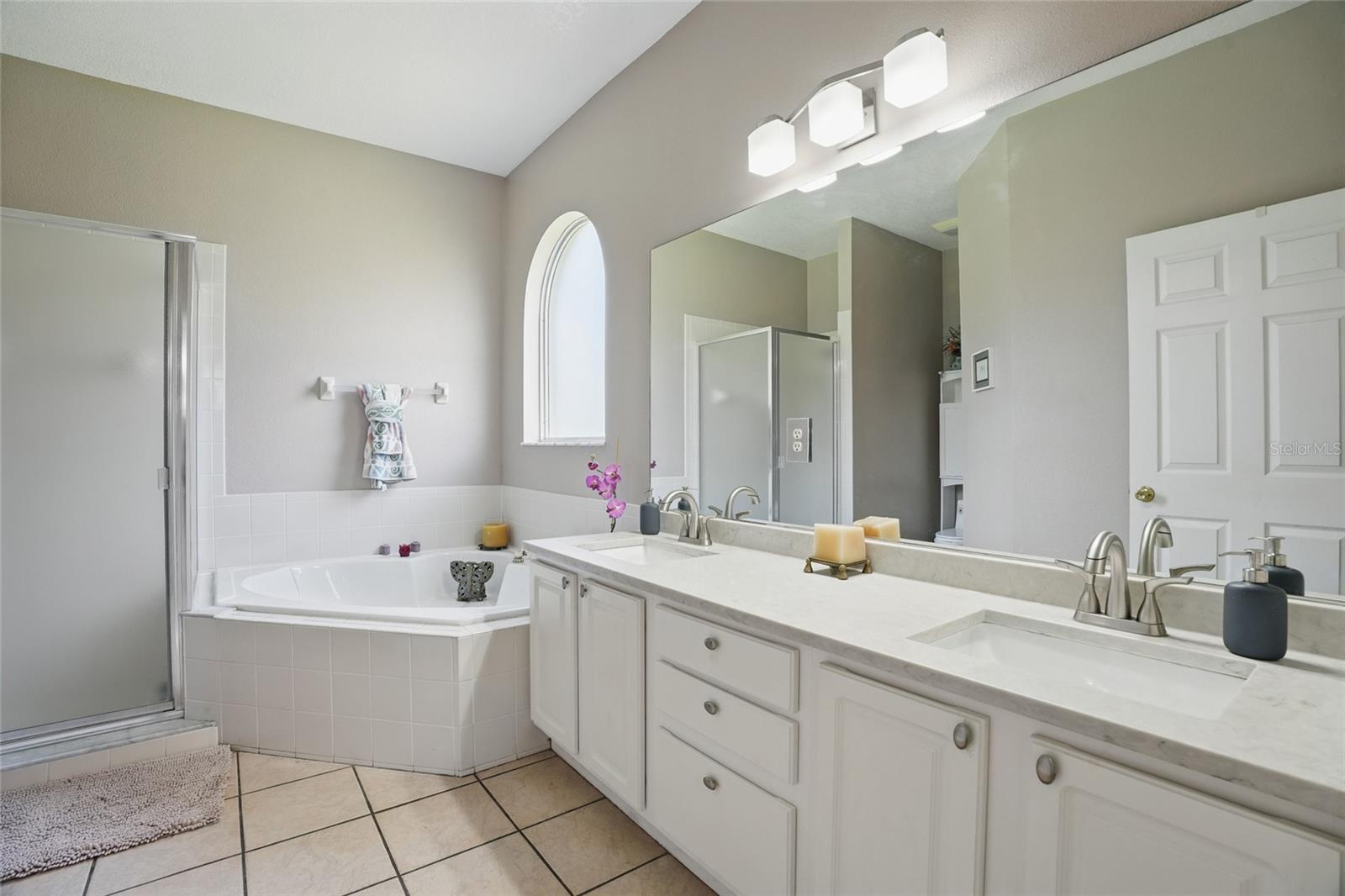 Image 20 of 51 For 9915 Kona Isle Court