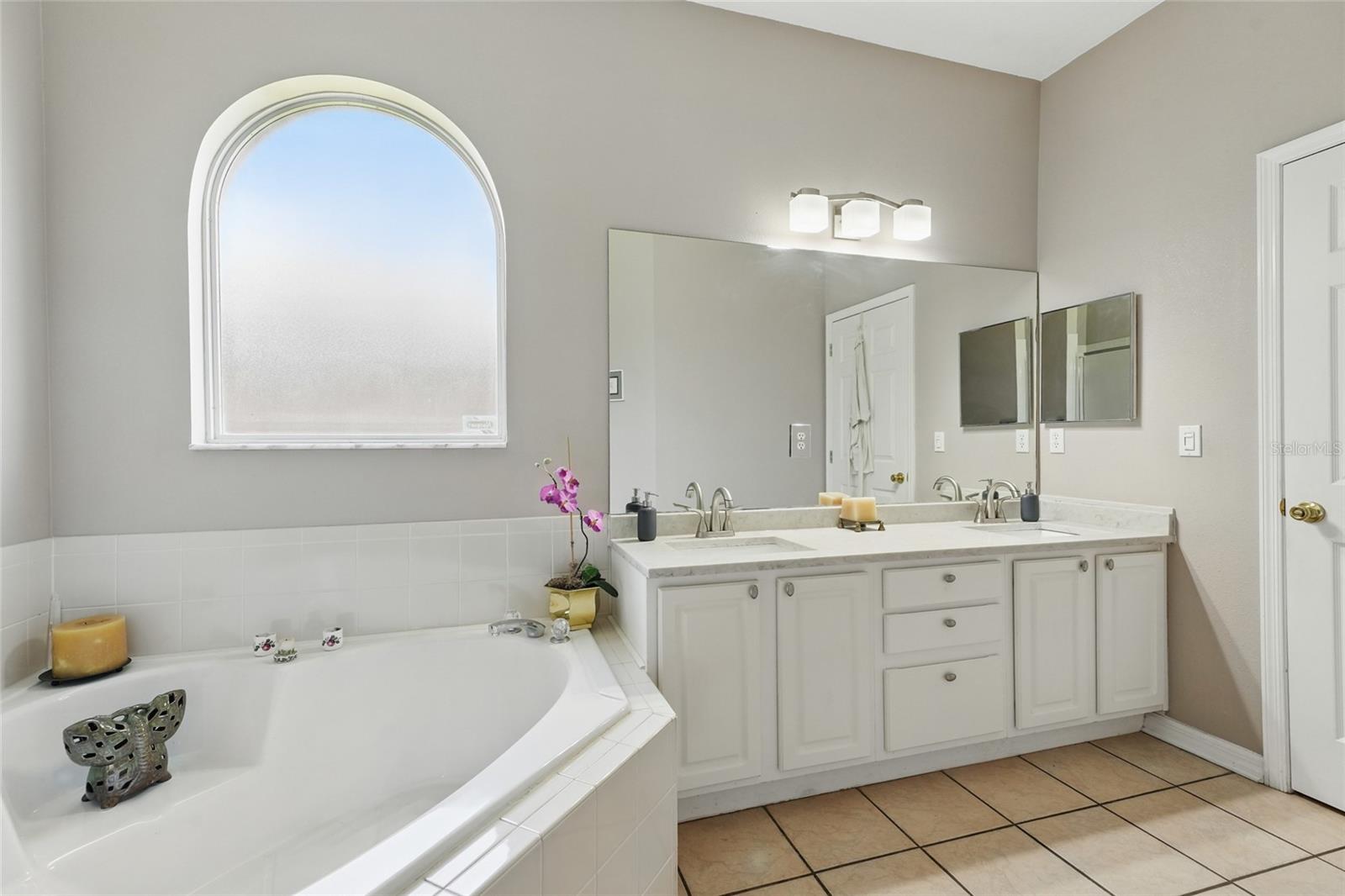 Image 21 of 51 For 9915 Kona Isle Court