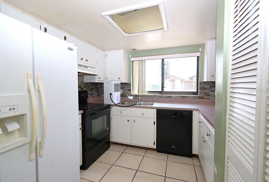 Image 21 of 53 For 1054 Lotus Cove Court 636