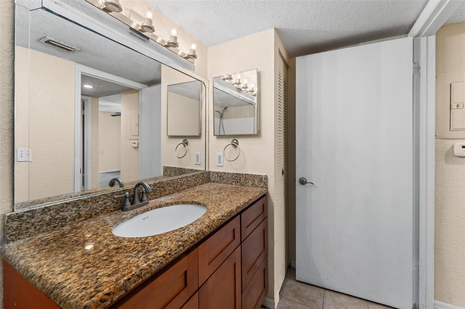 Image 14 of 23 For 5112 Conroy Rd  13