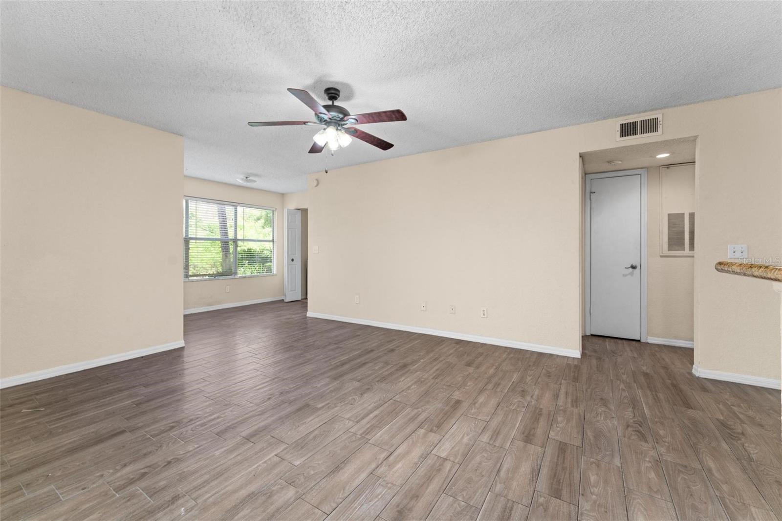 Image 3 of 23 For 5112 Conroy Rd  13